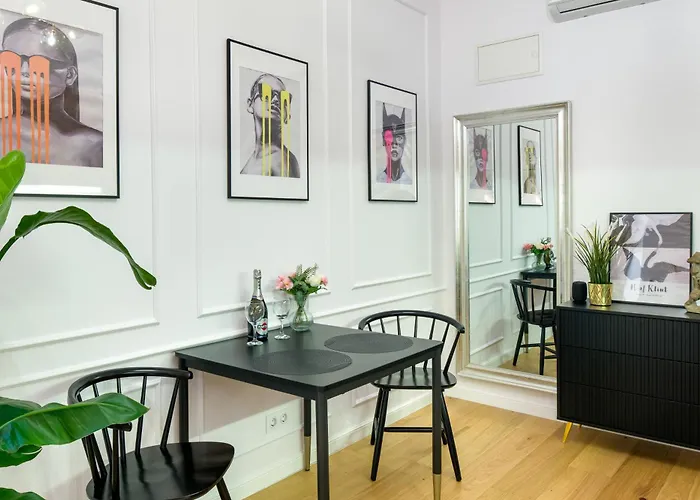 Discover Krakow Apartments - Lubomirskiego St - Classic & Modern - Near Main Station, Netflix And Ac